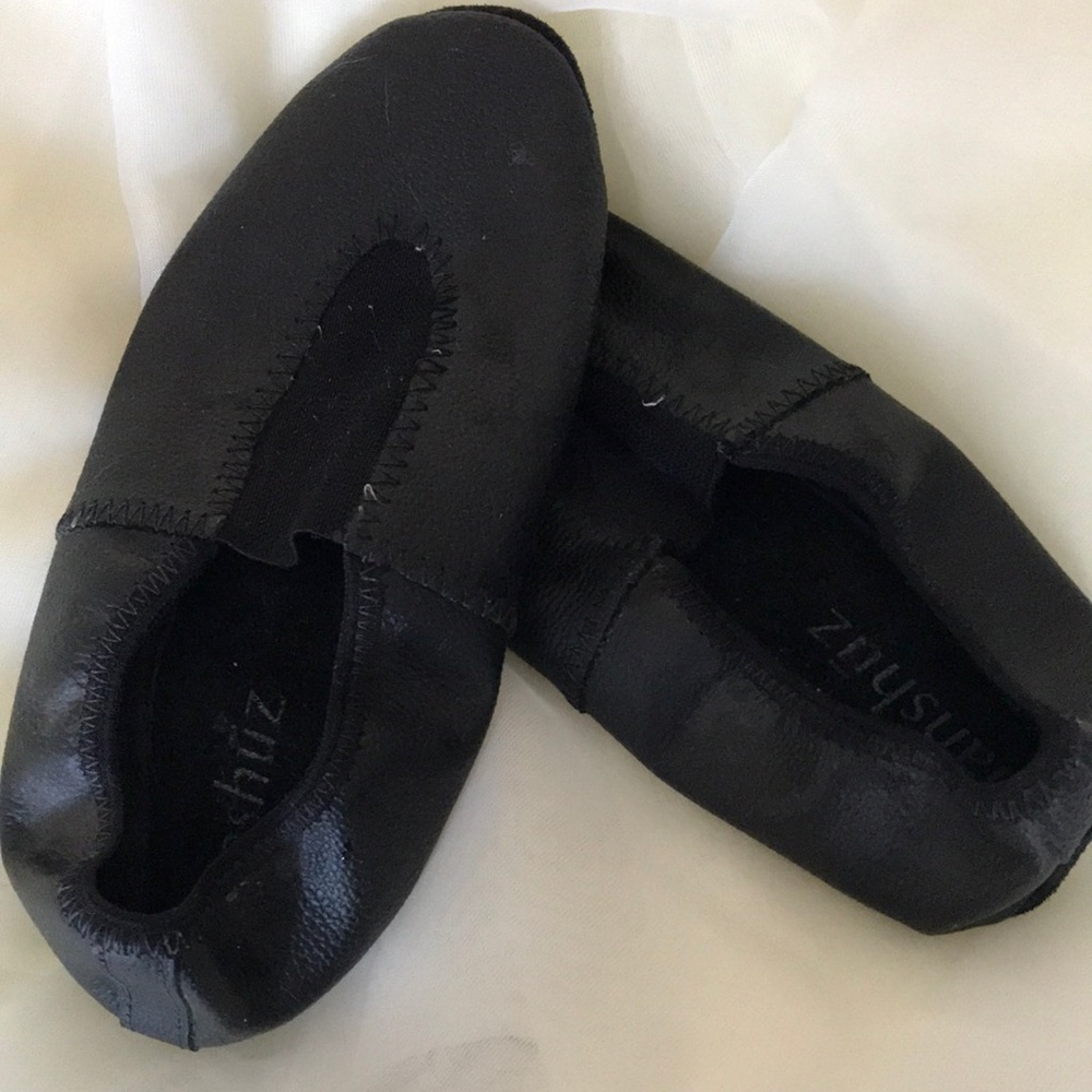 Danshuz Size 4 girls/boys JAZZ DANCE SHOES